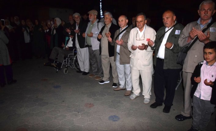 Espiye'de hacı adayları dualarla kutsal topraklara uğurlandı