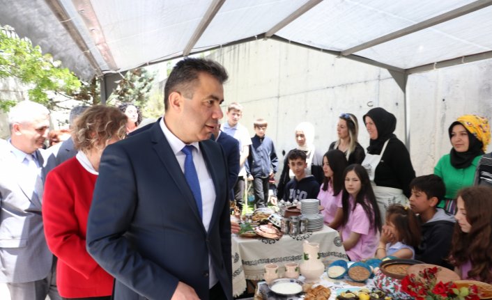 Kastamonu'da öğrencilerin anneleriyle pişirdikleri yemekler için yarışma düzenlendi