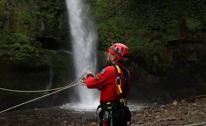 Ordu'da jandarma ekipleri şelalede yaralı kurtarma tatbikatı yaptı
