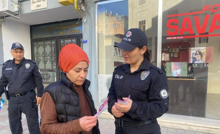 Terme'de polis, dolandırıcılığa karşı uyarı broşürü dağıttı