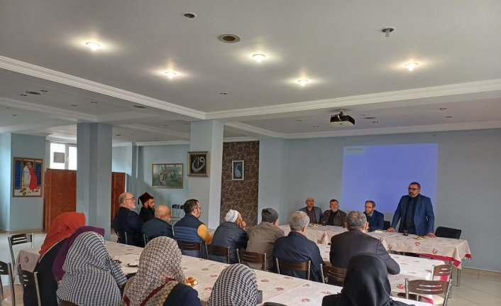 Yeniçağa'da hacı adaylarına seminer verildi