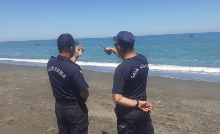 Düzce'de denizde kaybolan 16 yaşındaki genci arama çalışmaları sürüyor