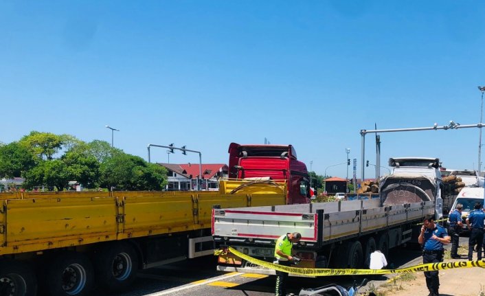 Düzce'de tırla çarpışan motosikletteki 1 kişi öldü