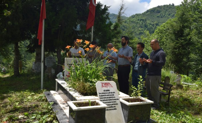 Espiye Müftüsü Gülbe'den şehit mezarına ziyaret