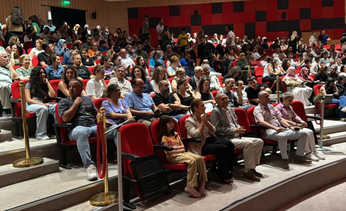 Karabük'te “Kadınlar, Filler ve Saireler“ oyunu sahnelendi