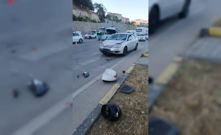 Karabük'te otomobille çarpışan motosikletteki 2 kişi yaralandı