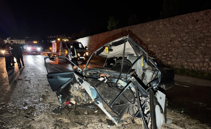 Kastamonu'da otomobil ile hafif ticari araç çarpıştı, 2'si ağır 5 kişi yaralandı