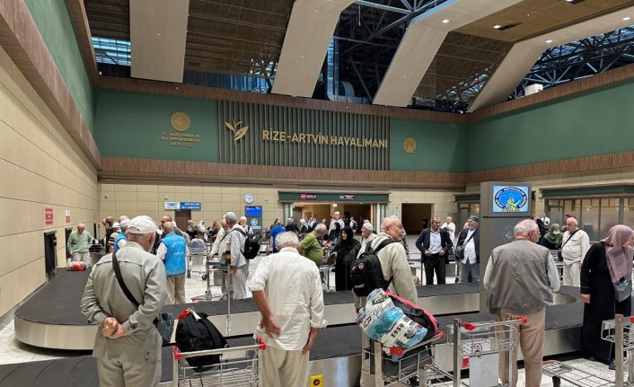 Rize ve Artvin'den hacca giden kafile yurda döndü