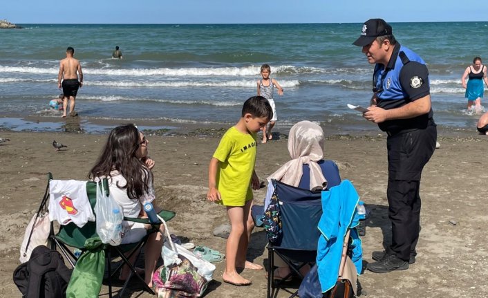 Samsun polisi sahilde boğulma vakalarına karşı vatandaşları uyardı