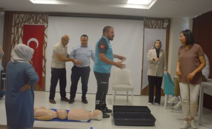 Samsun'da Gençlik ve Spor Müdürlüğü personeline ilk yardım eğitimi verildi