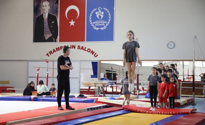 Samsun'da şampiyon adayı cinmastikçiler yetiştiriliyor