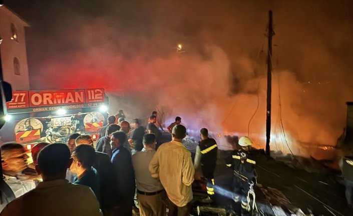 Sinop'ta 2 ev ve bir ambar yandı