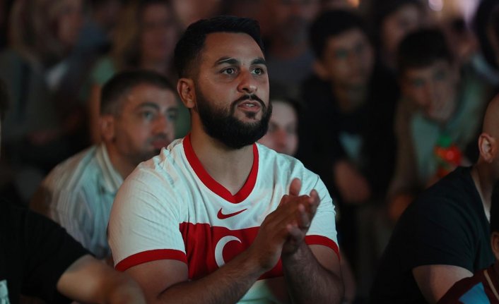 Trabzon'da milli maç heyecanı dev ekrandan takip edildi
