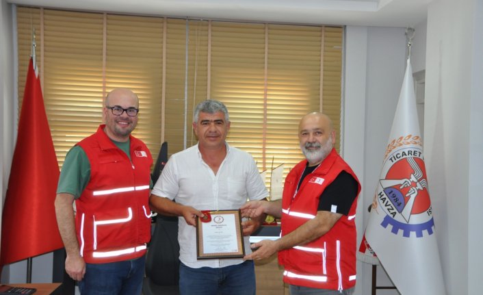 Türk Kızılaydan Havza TSO Başkanı Acar'a kan bağışı dolayısıyla madalya