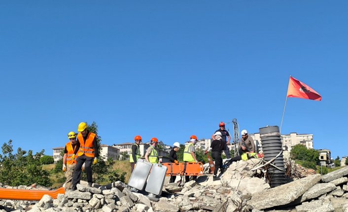 Altınbaş Üniversitesi öğrencileri arama-kurtarma ve afet yönetimi eğitimlerini tamamladı