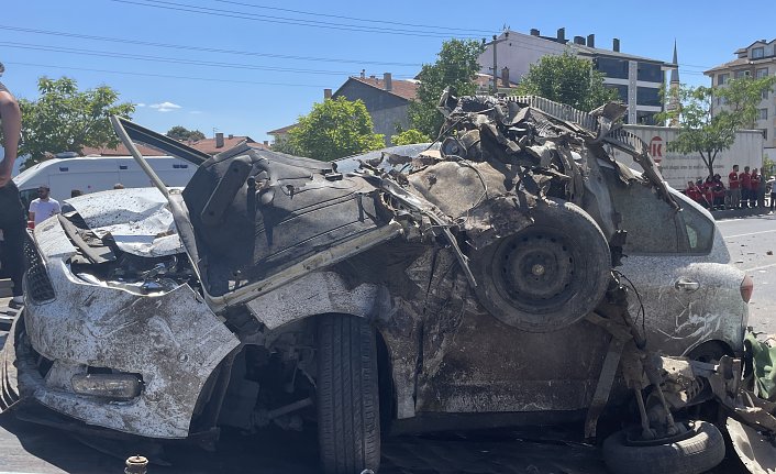 Bolu'da zincirleme trafik kazasında 2 işi öldü, 3 kişi yaralandı