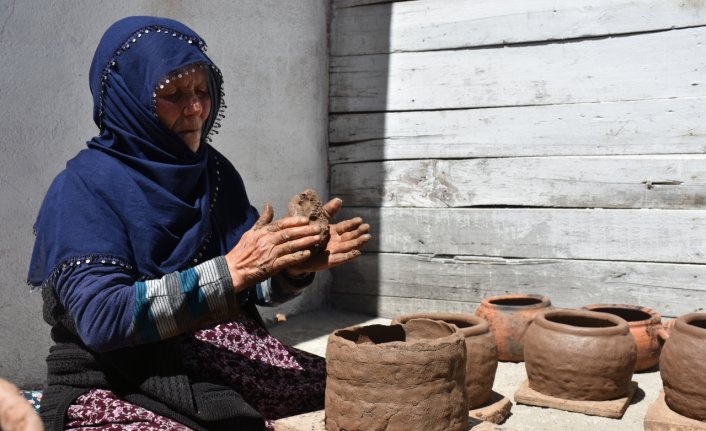 Gümüşhaneli kadınlar asırlık gelenekle ev ekonomisine katkı sağlıyor