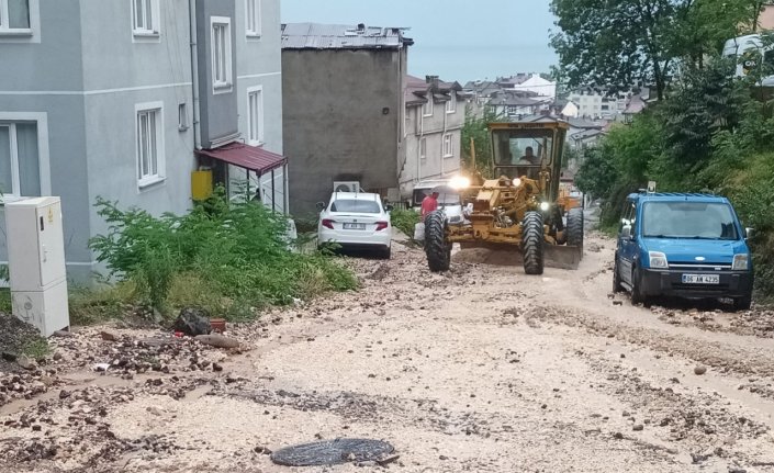 Ordu'nun Fatsa ilçesinde sağanak su baskınlarına neden oldu