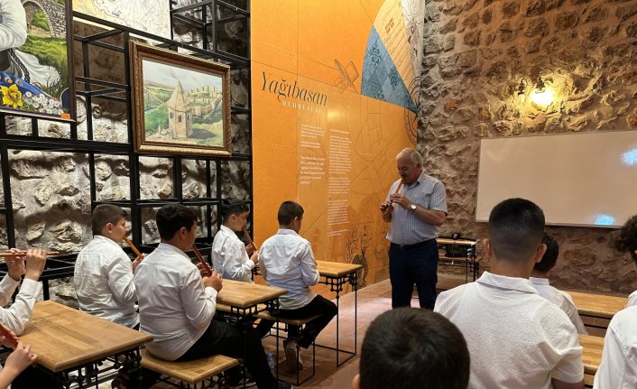 Tokat'ta öğrencilere öğretilen dilli kavalın geleceğe taşınması amaçlanıyor