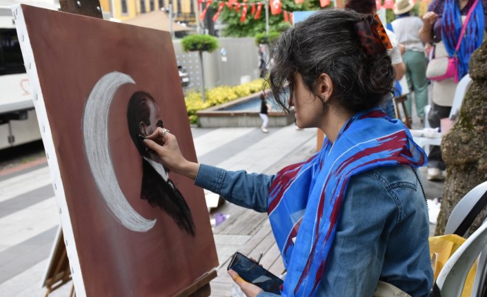Trabzon'da bir araya gelen 14 ülkenin sanatçıları barışın resmini yaptı
