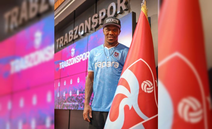 Trabzonspor, yeni transfer Nwakaeme için imza töreni düzenledi