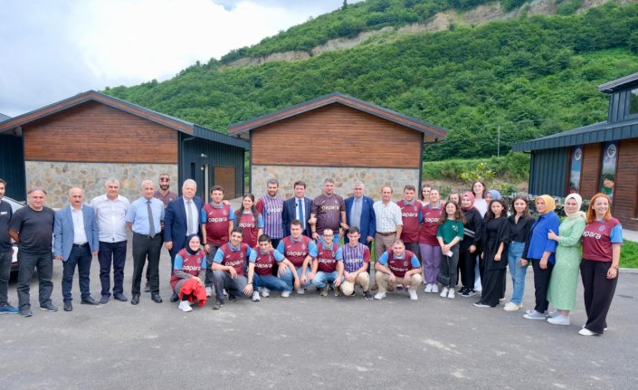 Ortahisar Belediye Başkanı Kaya, özel gereksinimli Burak'ın doğum gününü kutladı