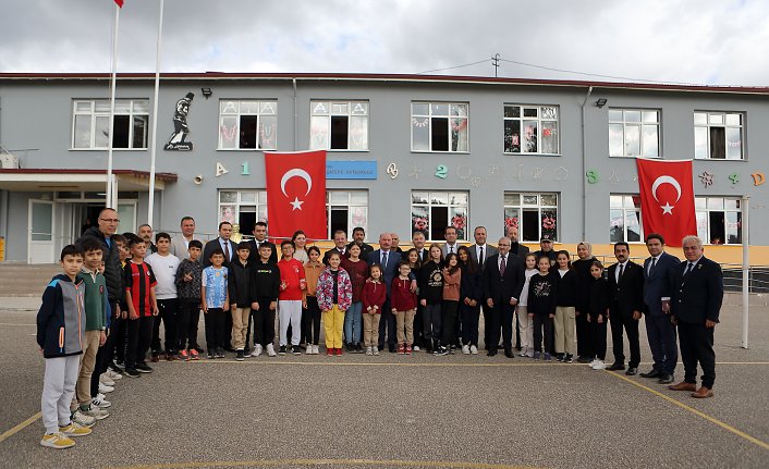 Çorum'da “Şehidimizden Kardeşine Hediye Var Projesi“ kapsamında eğitim seti dağıtıldı