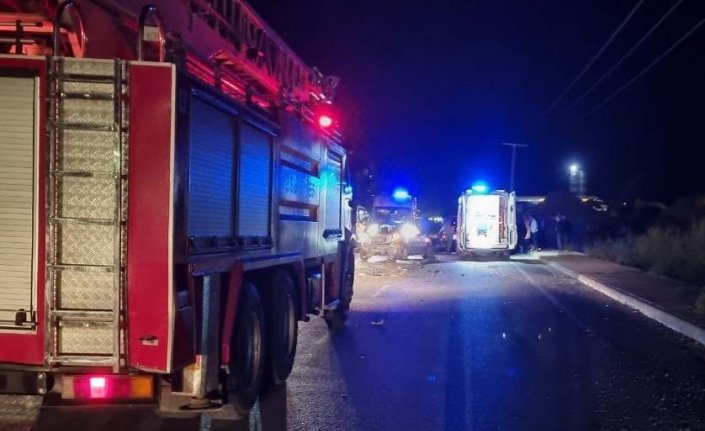 Çorum'da 2 otomobilin çarpıştığı kazada 4 kişi yaralandı