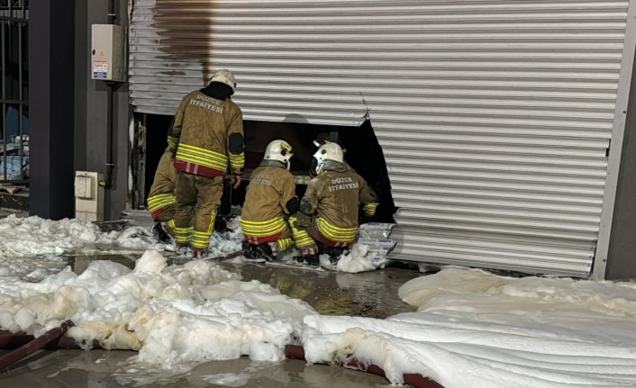 Düzce'de temizlik malzemesi üreten fabrikada çıkan yangına itfaiye ekipleri müdahale etti