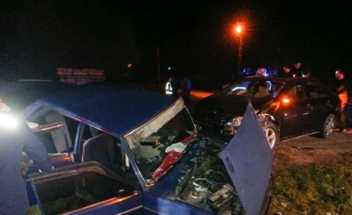 Kastamonu'da iki otomobilin çarpışması sonucu 10 kişi yaralandı