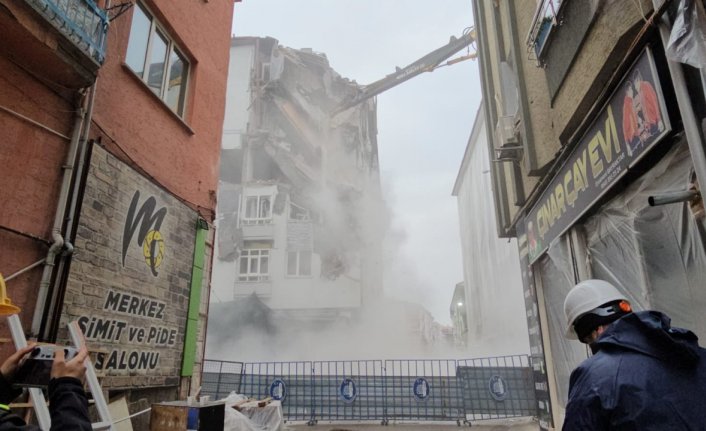 Çorum'da patlamada hasar gören binanın yıkımına başlandı