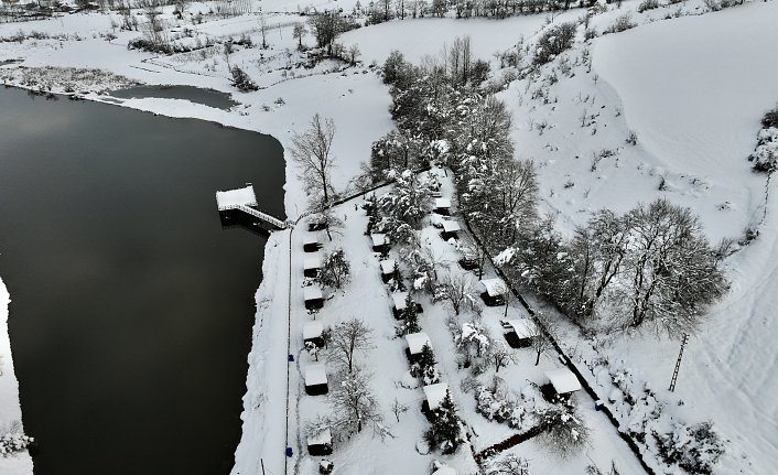 Samsun'da Ladik Gölü'nün yüzeyi kısmen dondu