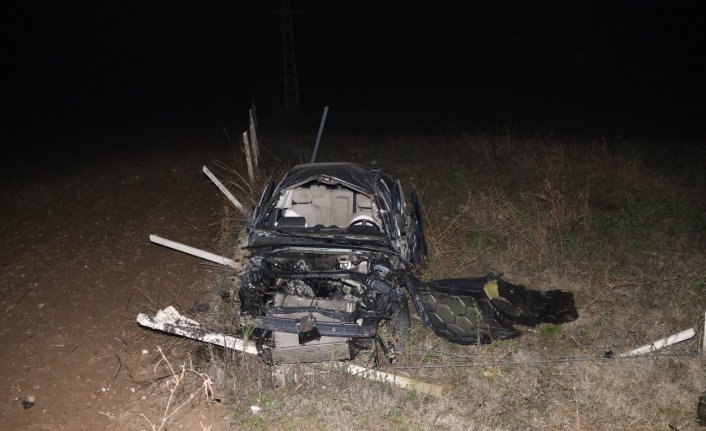 Amasya'da devrilen otomobildeki 1 kişi öldü,1 kişi yaralandı