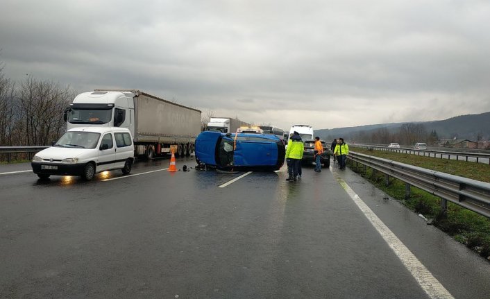 Anadolu Otoyolu'nda 2 cipin çarpıştığı kazada 2 kişi yaralandı