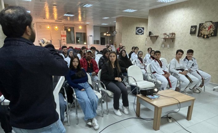 Bafra Gençlik Merkezi'nde sporculara değerler eğitimi