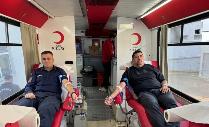 Bafra'da jandarmadan Türk Kızılay'a kan bağışı