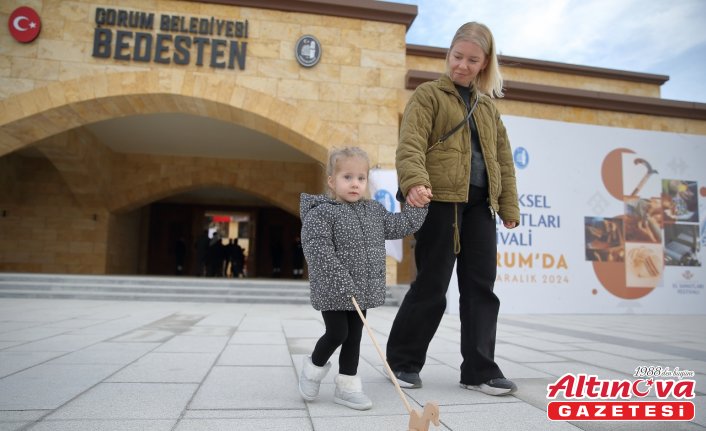 Çorum'da düzenlenen “Geleneksel El Sanatları Festivali“ne 15 ilden 22 sanatçı katıldı