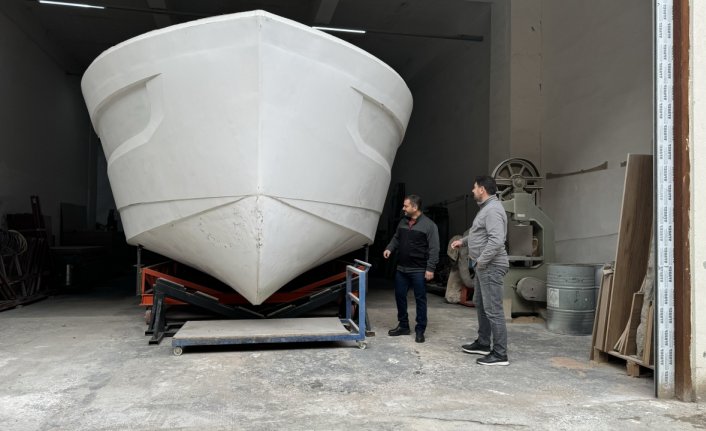 Denize 3 kilometre mesafedeki imalathanede yat üretiyorlar