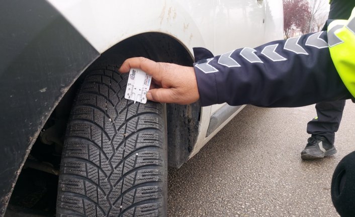 Gümüşhacıköy'de zorunlu kış lastiği denetimi yapıldı
