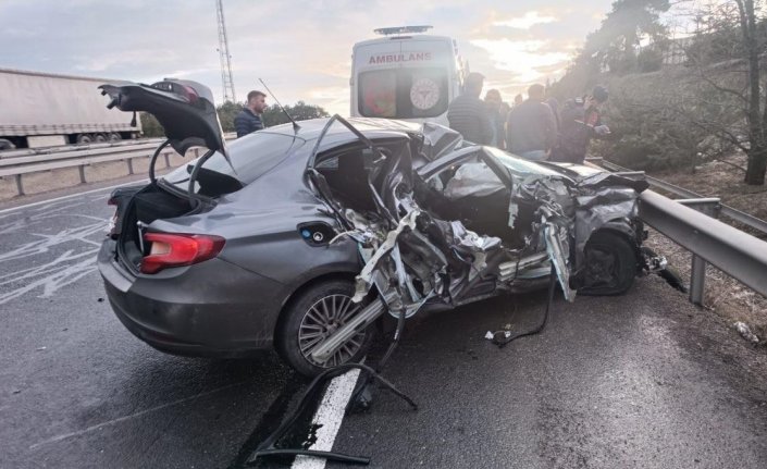 Karabük'te tıra çarpan otomobildeki 1 kişi yaralandı