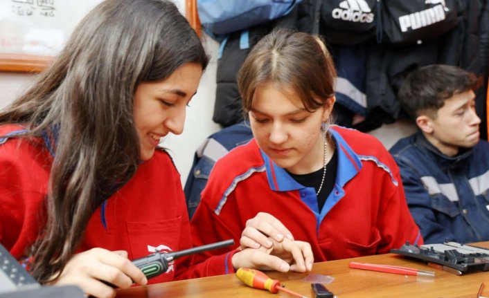 KARDEMİR'den öğrencilere mesleki eğitim ve iş imkanı