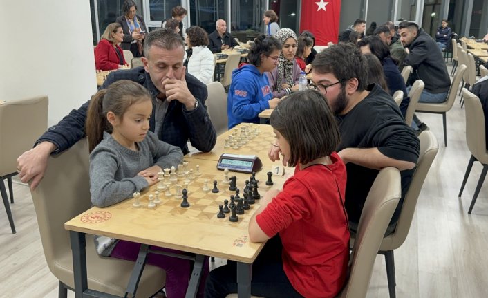 Kastamonu'da ilk kadın mitingi kutlamaları kapsamında satranç turnuvası düzenlendi