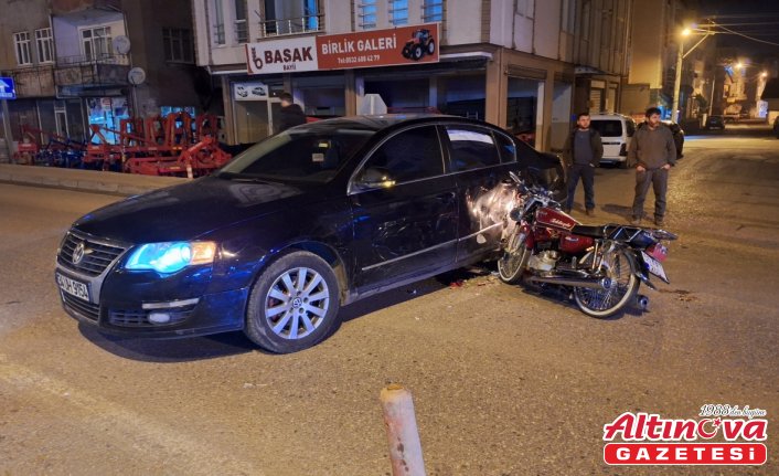 Samsun'da otomobille çarpışan motosikletteki 2 kişi yaralandı