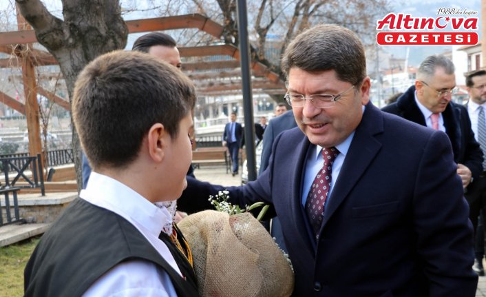 Adalet Bakanı Tunç, Amasya'da ziyaretlerde bulundu