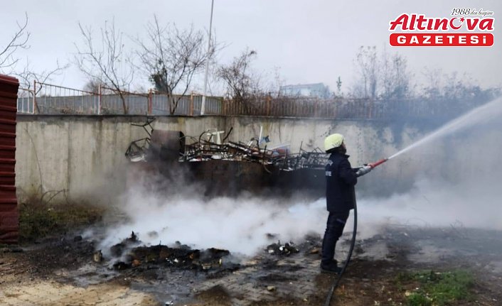 Gerze’de eski malzemelerin bulunduğu alanda çıkan yangın söndürüldü