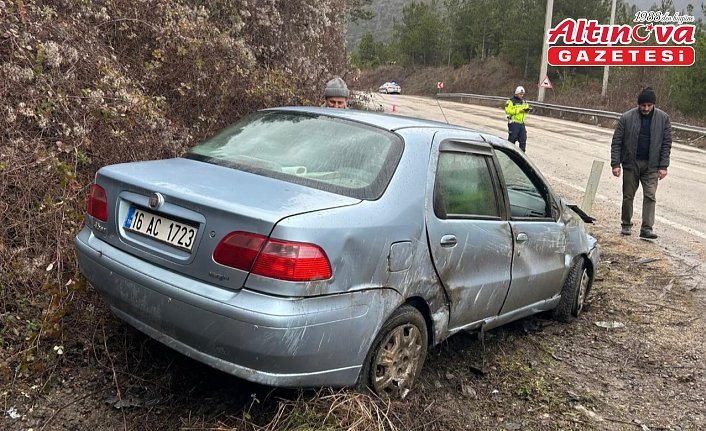 Karabük'te toprak yığınına çarpan otomobildeki 3 kişi yaralandı