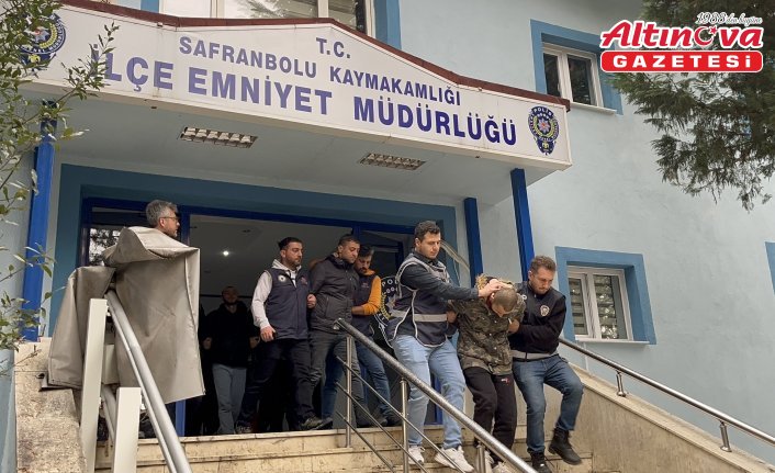 Karabük'te kuyumcudan hırsızlık yapan şüpheliler adliyede