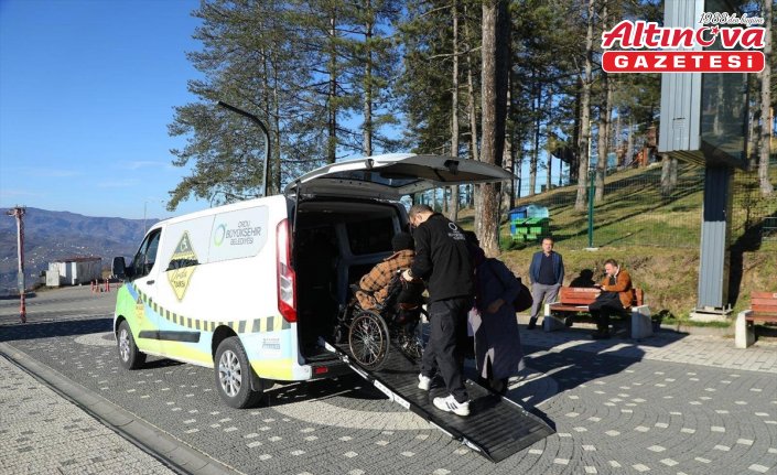 Ordu'da 90 yaşındaki yürüme engelli “engelsiz taksi“ ile Boztepe'yi gezdi