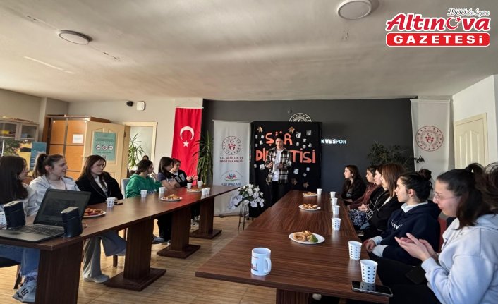 Salıpazarı'nda şiir dinletisi düzenlendi