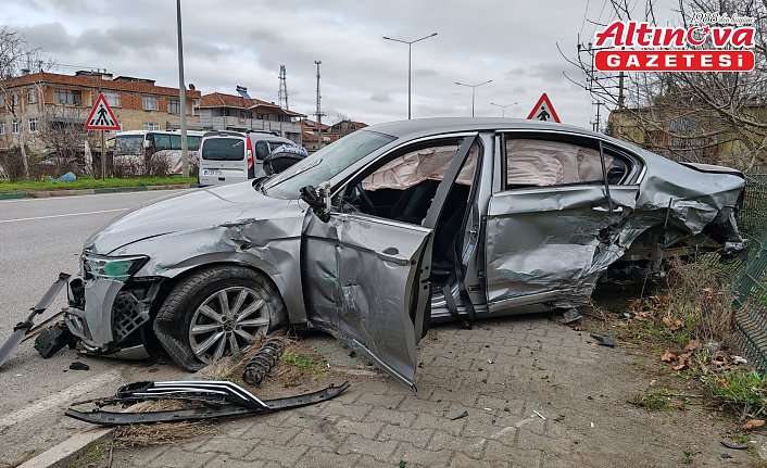 Samsun'da hafif ticari araç ile otomobilin çarpıştığı kazada 3 kişi yaralandı